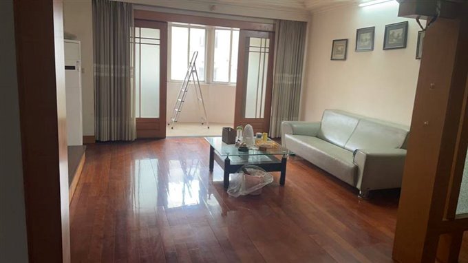 东兴苑南区中层151平方米，142万