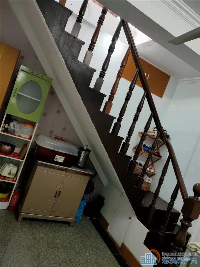 南胜苑5楼精装修162平125万直接