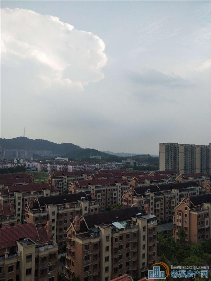 鸣北小区白坯103平105.8万带车位 