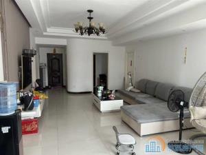 华仑华伦商城三楼136平136万精装