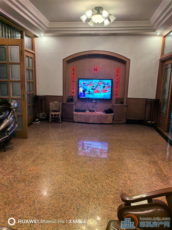 石桥小区三间二楼半202平+阁楼280万
