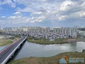 观湖佳苑93平湖景房精装140万层佳