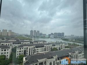 湖心半岛126平湖景房精装带车位310万