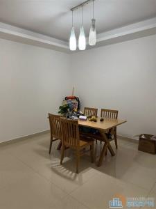 玲珑小区 精装保养好 实验书包房