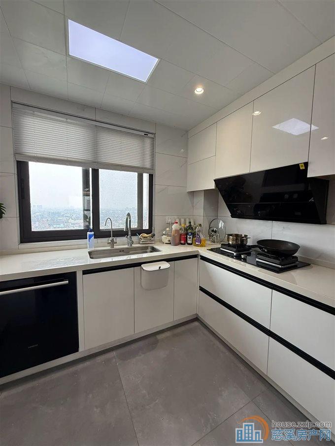 俯院江南 精装126平方165万位佳