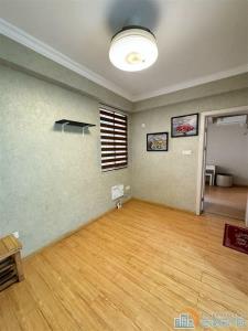 水门路综合楼 精装62平方62.8万三小