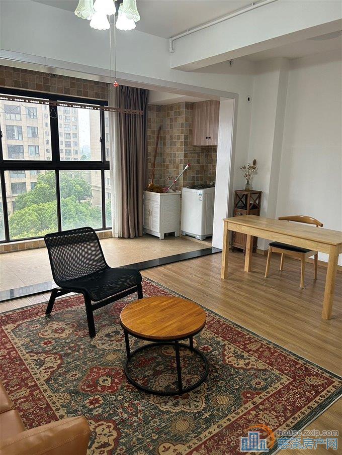 欢乐颂5楼精装修107平156万直接