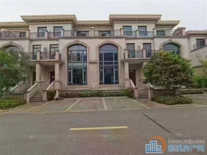 合生二期联排别墅 带双车位170万高性比