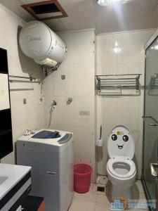 富丽湾朝南一室一厅精装1300元直接钥在