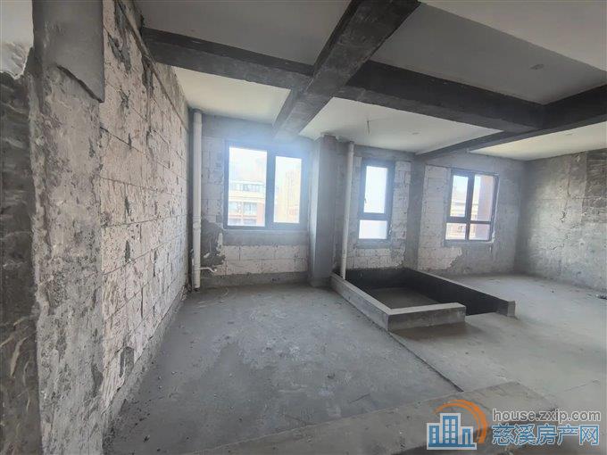 橡树湾顶复 带大露台 带车位 370万