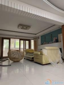 彩虹家园 精装四房 月租金3200元