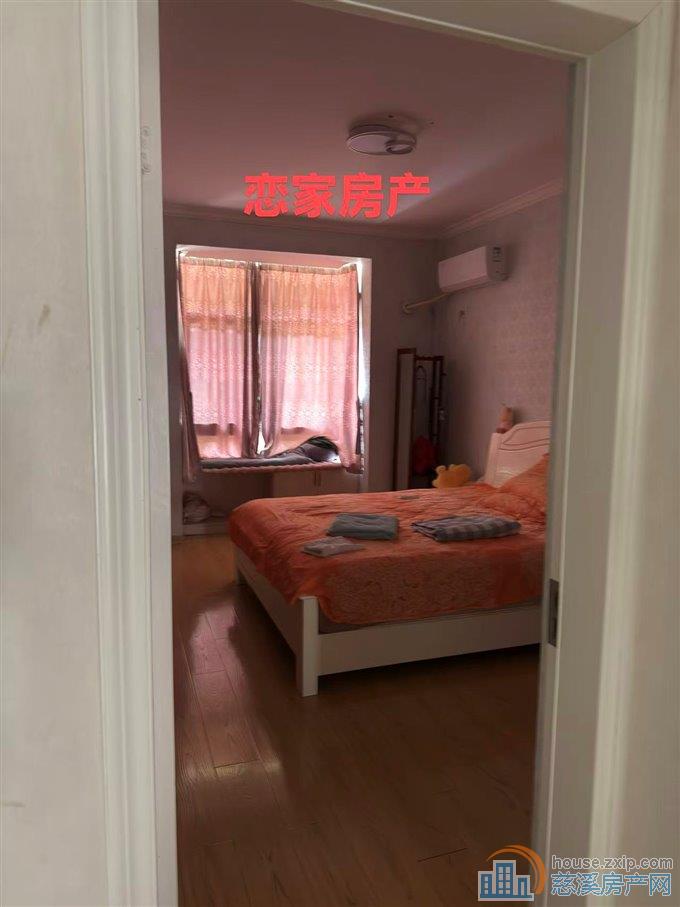 滨海龙湾1楼140平精装三室车库102万