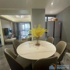 鸣北小区南区105平精装平位117.8万