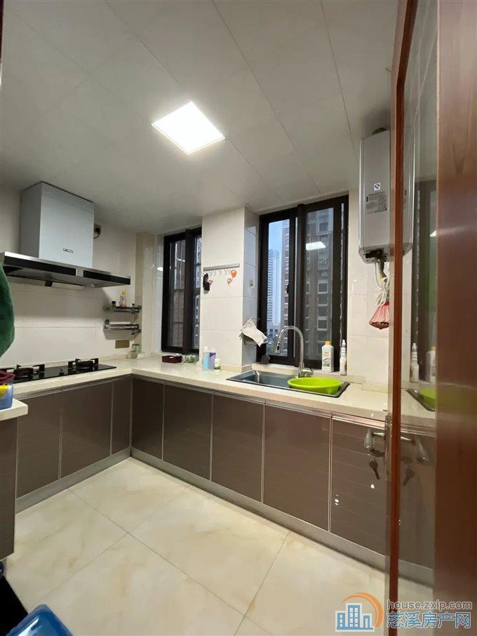 上笆里花苑 精装137平方120万车位