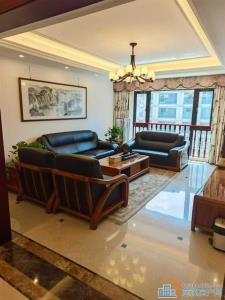 绿城玫瑰园165平+车位精装急卖308万