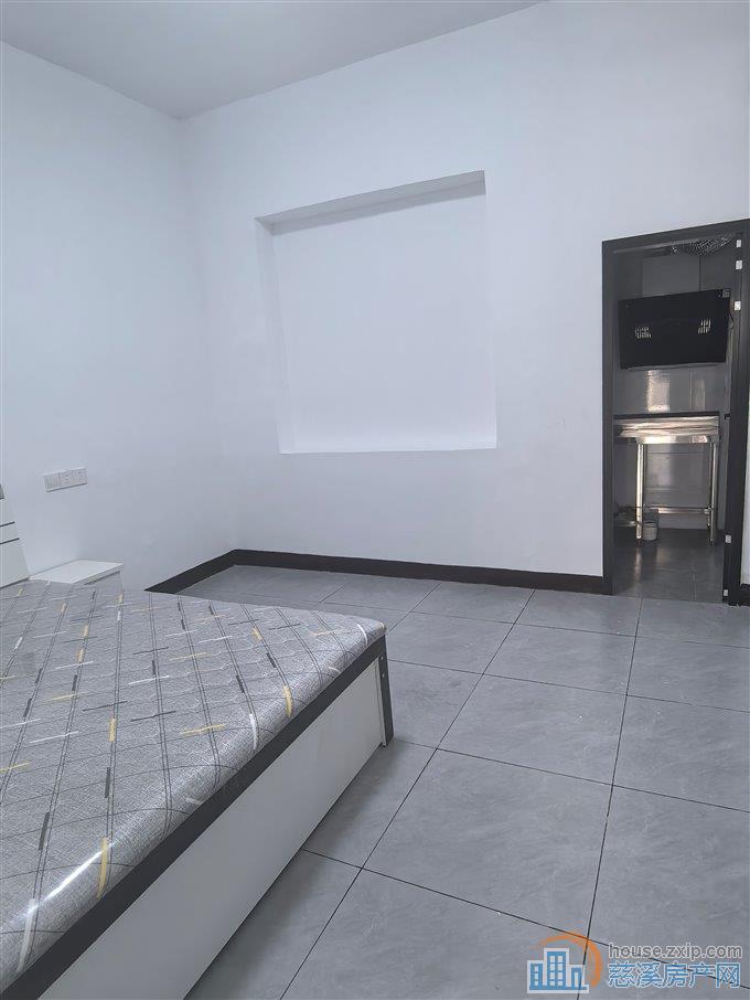 庵东镇人和街东街一室一厨一卫房出租