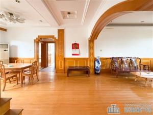 虞波花园4室2厅2卫1阳户型方正赠送阁楼