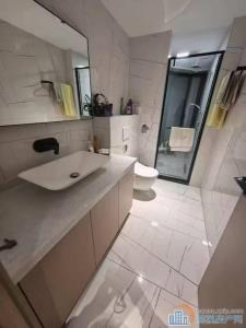 御龙公寓143平全新装修车位328万