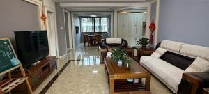 银桂苑电梯洋房边套142平精装198万