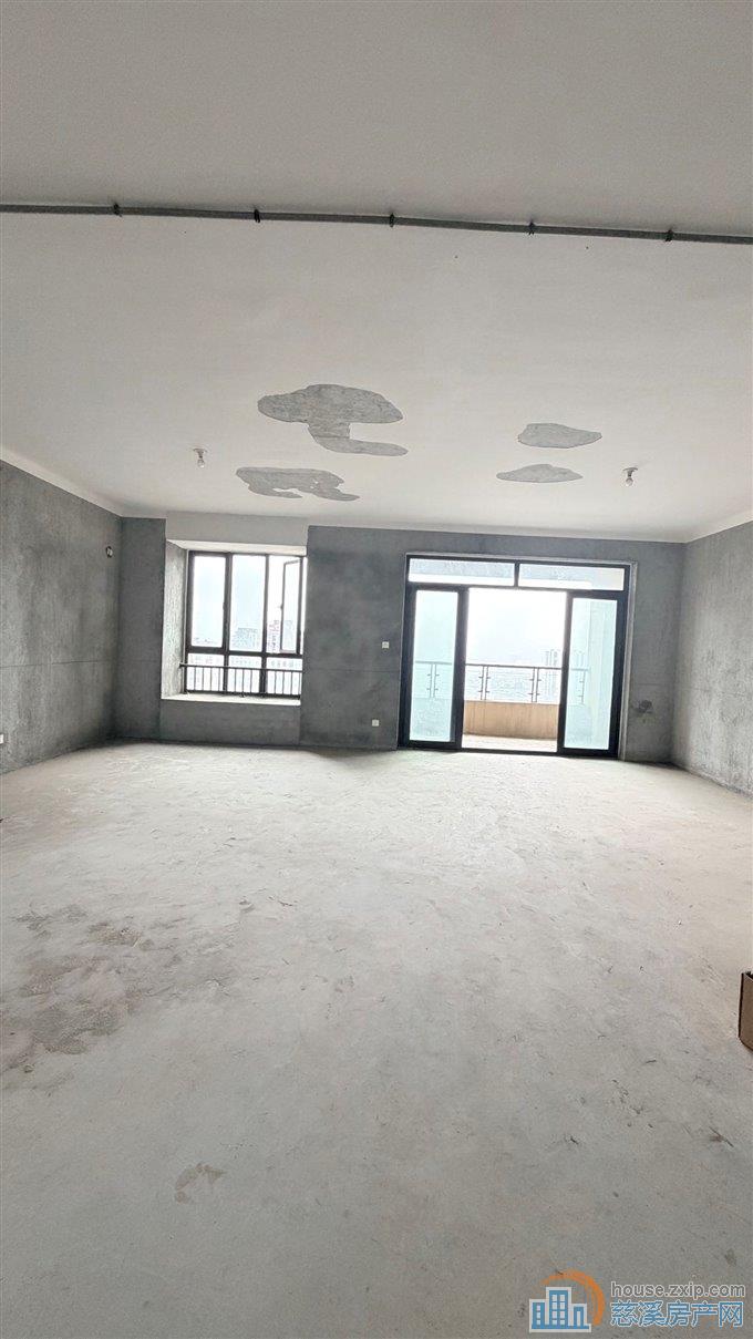 保利天悦湾花苑 198.4平 152万