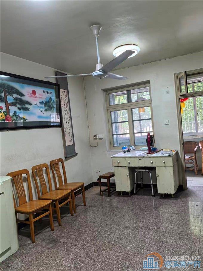 金山新村一楼有投资价格架空层可租800元