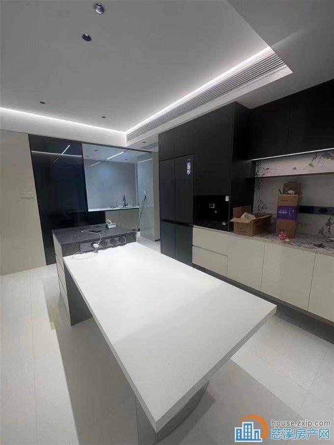 万固西区143平全新精装带车位298万