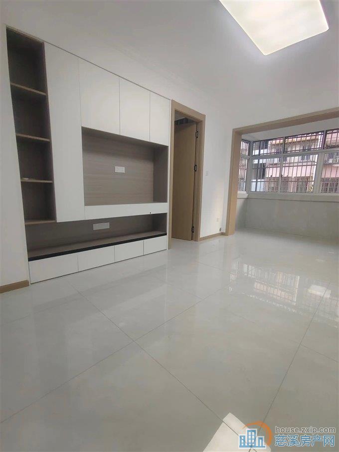 金山新村    全新精装 三间朝南 边套