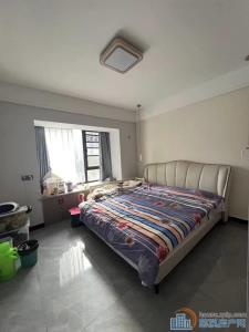 阅江府边套自住精装133平228万满2年