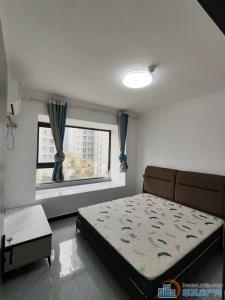 悦未来朝南2室2600/月