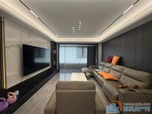 珑玥府143平288万送车位精装修