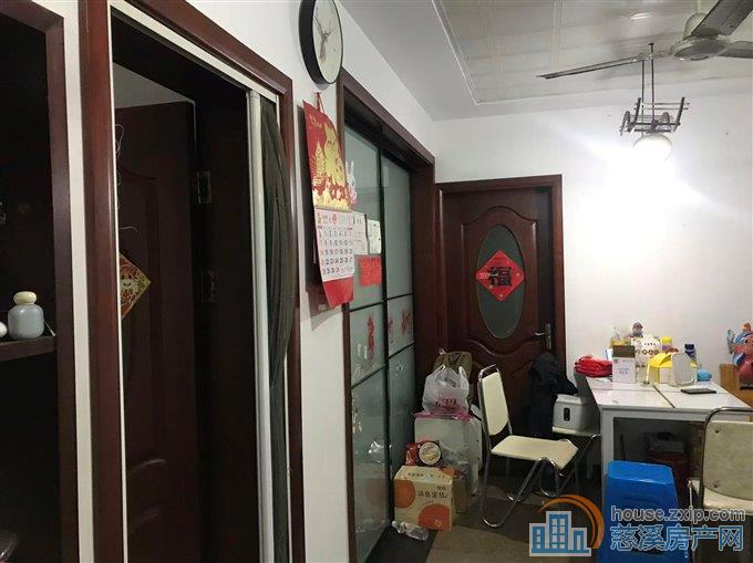 金山三楼73.6平精装送架空层68.8万