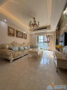 界牌新村 精装修 黄金楼层 带车位杂物间