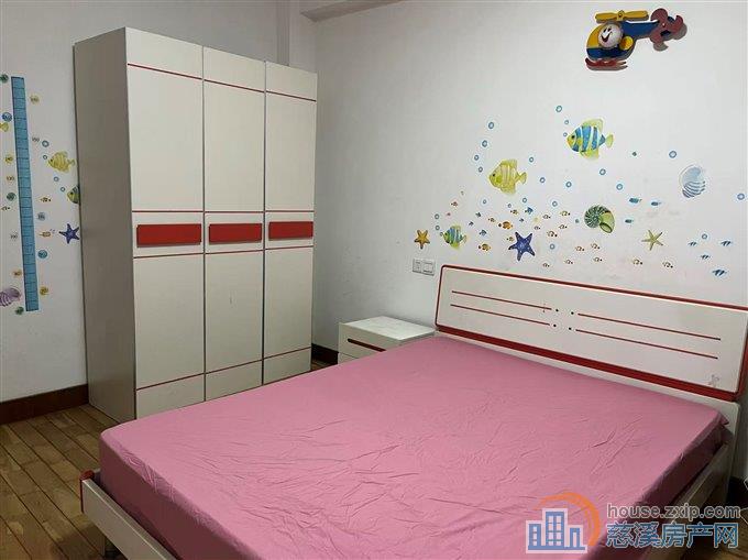 万江华庭143平精装3室2卫3200元