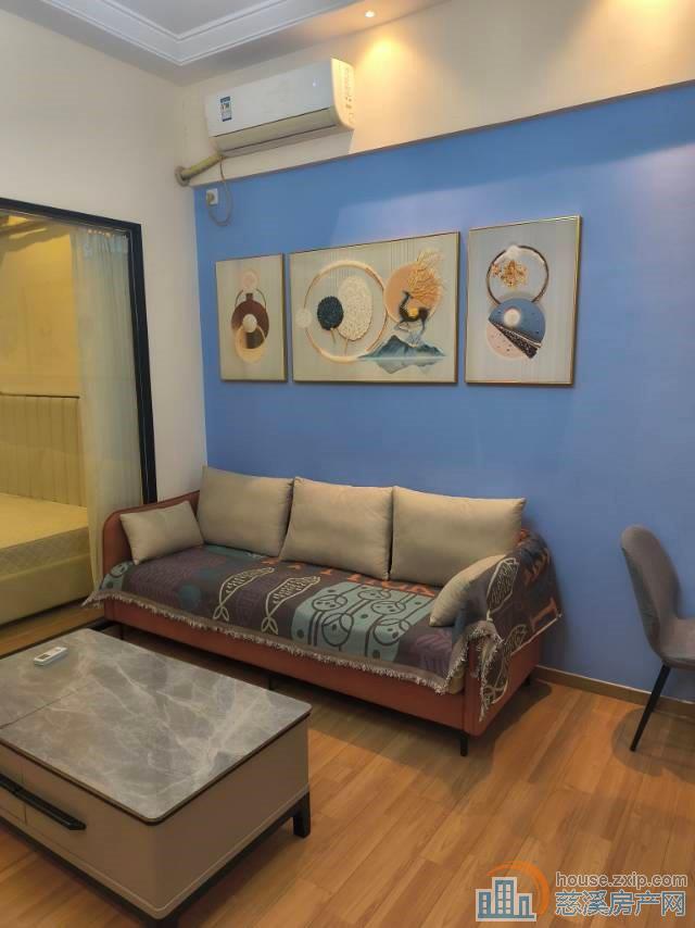 海铂中心60.52朝南平精装43.8万