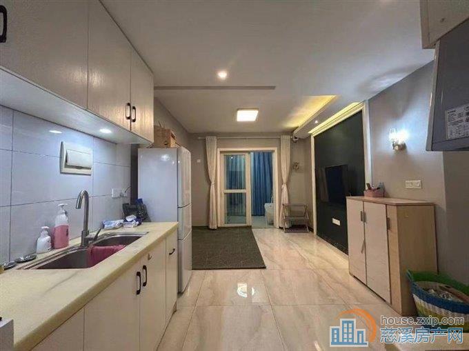 东方明珠单身公寓60平精致装修2000元直