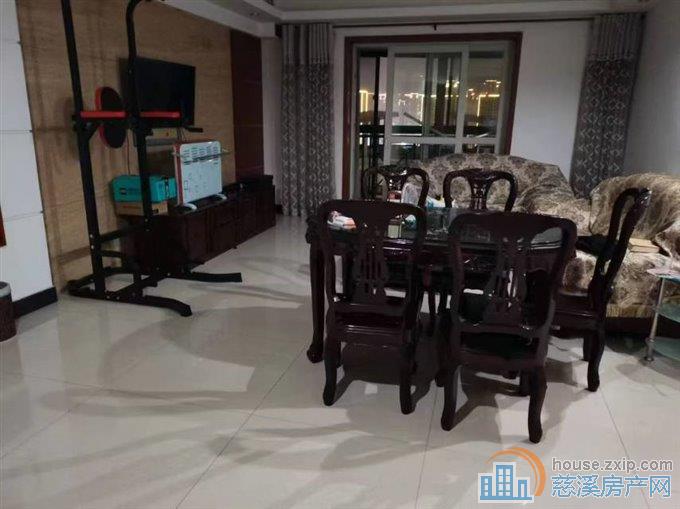 东方明珠18楼168平精装车位152万直