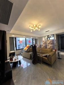 银杏小镇 婚装105平方142万中上层