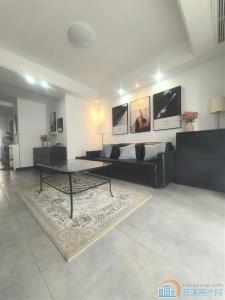 上笆里花苑   顶楼带阁楼  车位杂物间