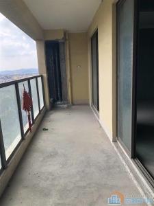 悦华府 毛坯142平方190万带车位