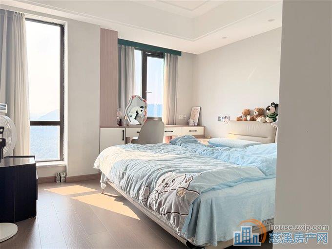 江滨之城山景苑97.05平 现代精装 