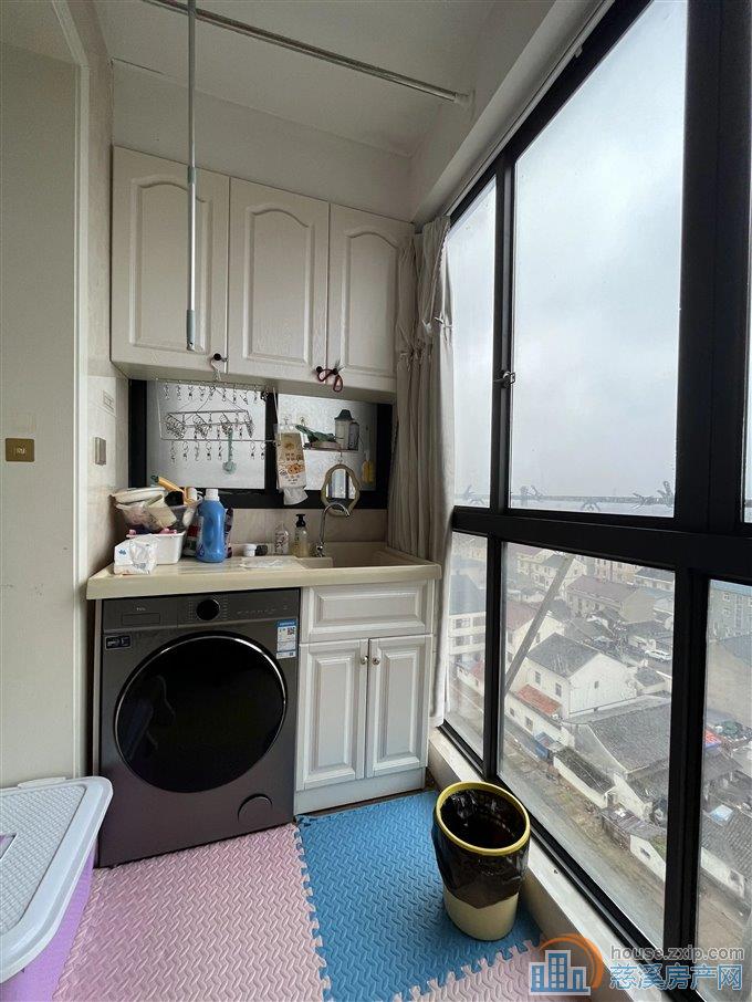 梅林苑 88平78万 精装送车位