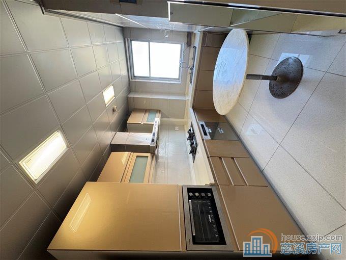 集贤斩中上层152平精装三室3500元