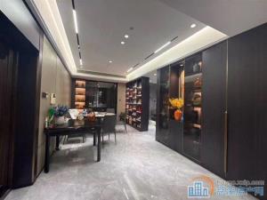 鸣北小区
面积152平，凤凰楼层178万