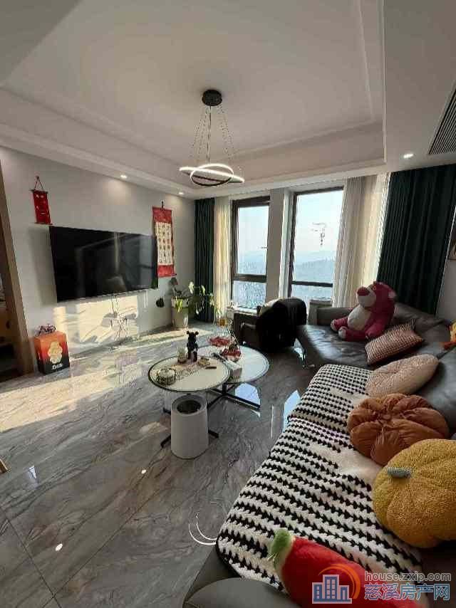 捡漏江滨山景苑97平顶楼现代精装125万