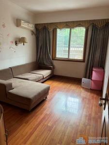 楼家新村 两室  1500/月