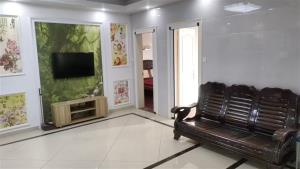 梅林苑电梯房三室精装2900直接钥匙在