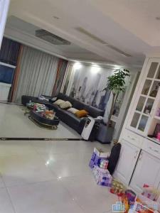 首次出租界牌150平3房2卫精装带车位