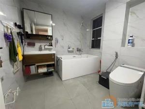 金仕华庭二期137平中间楼层精装228万