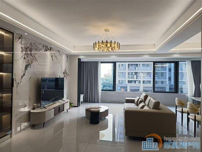 新河坊旁檀府 三室带车位7200/月