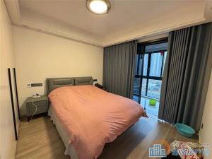 智慧谷 142平 新装 带车位260万